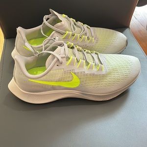 Nike Air Zoom Pegasus in Mens size 10.5